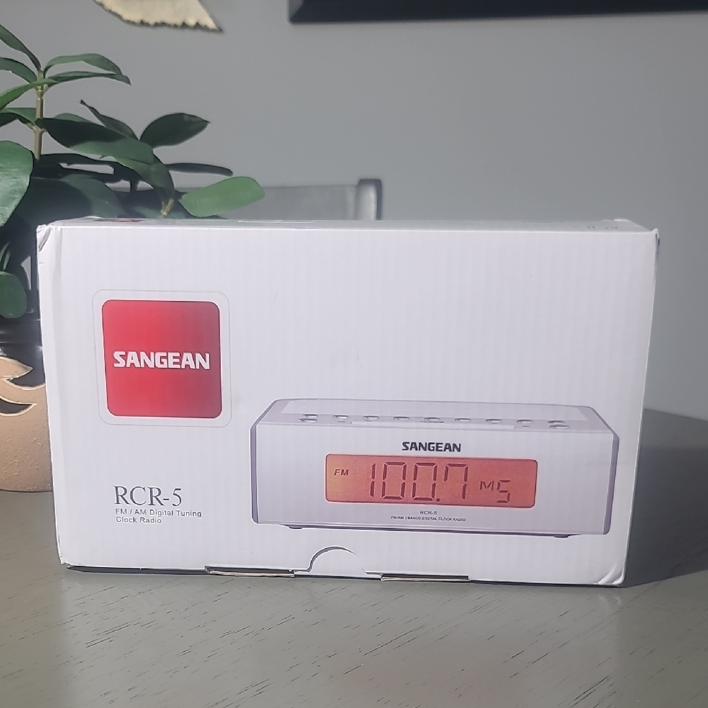 Sangean RCR-5 AM/FM Digital Tuning Clock Radio
